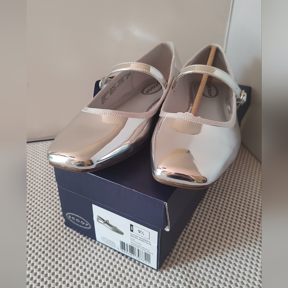 Scoop Women's Size 9.5 Moira MaryJane Adjustable Buckle Shoes Metallic Silver